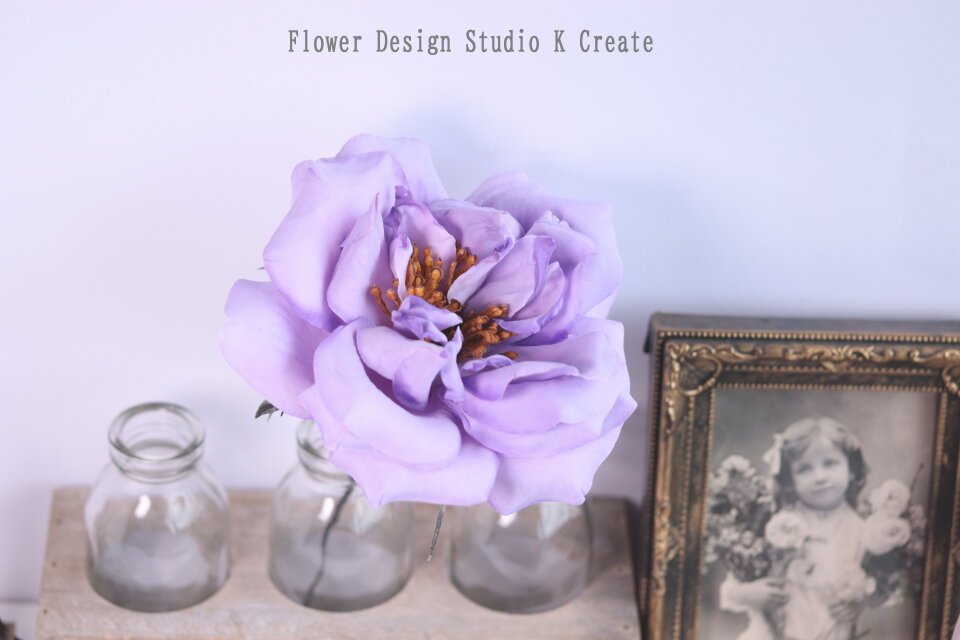 ラベンダー色の大輪の薔薇の髪飾り 紫 パープル 薄紫 バラ ダンス 髪