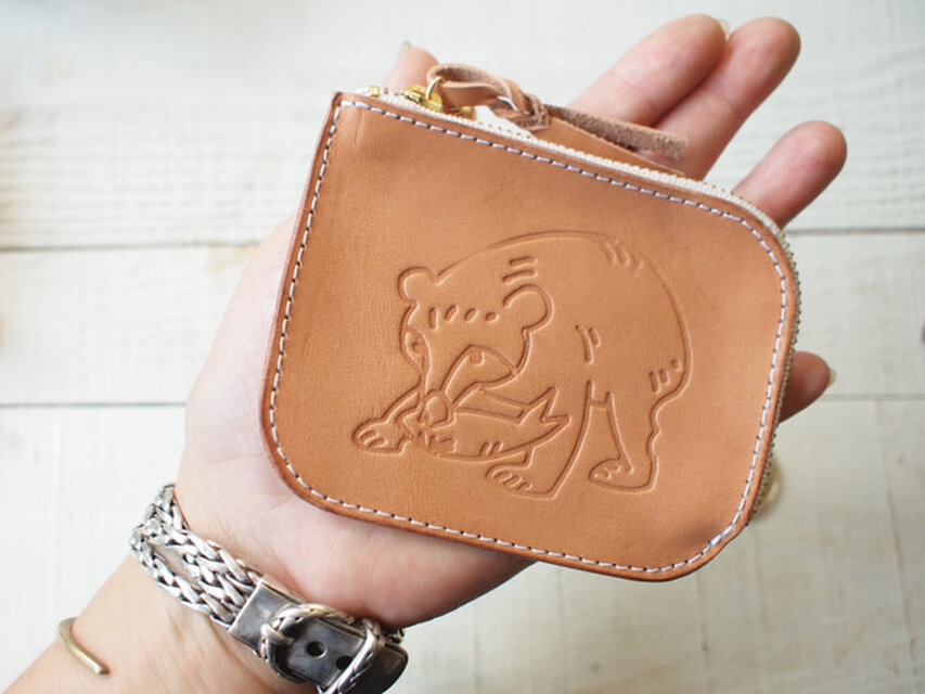 ヌメ革　キャメル　木彫り熊さん　カード入ります　No.18のコピー