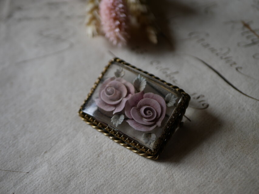 ローズ lucite Brooch ルーサイトブローチ フランスヴィンテージ