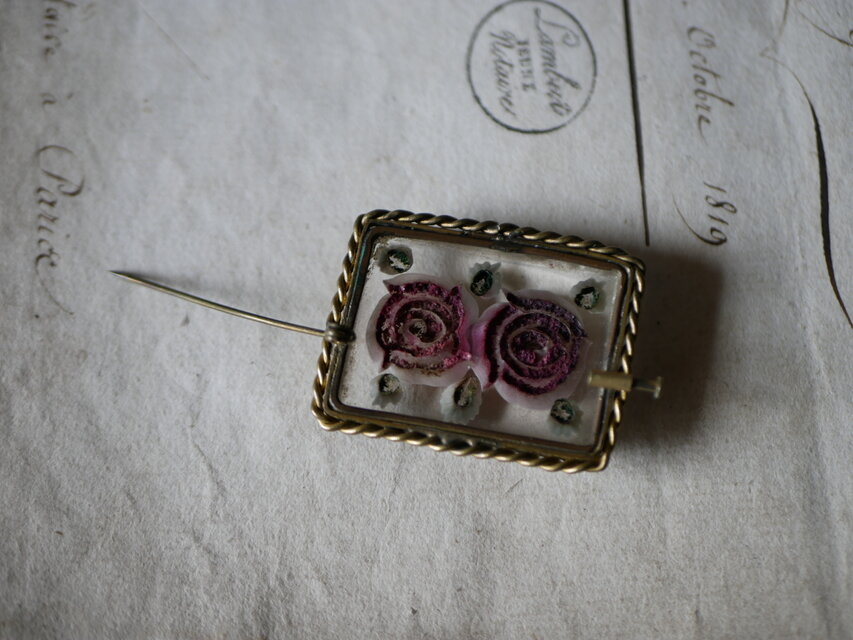 ローズ lucite Brooch ルーサイトブローチ フランスヴィンテージ
