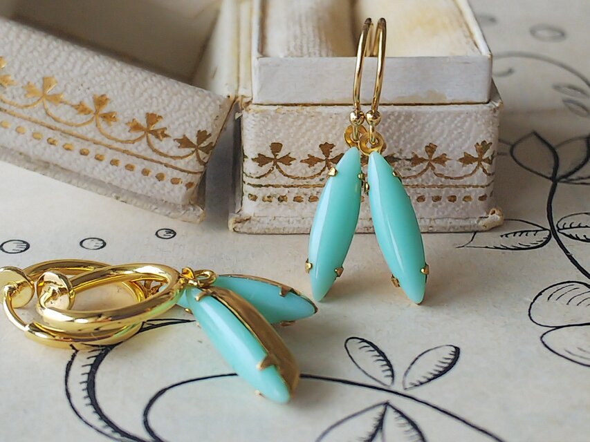 ヴィンテージ　Greenミルク　ナヴェット（15×4㎜）14Kgfピアスまたはイヤリング