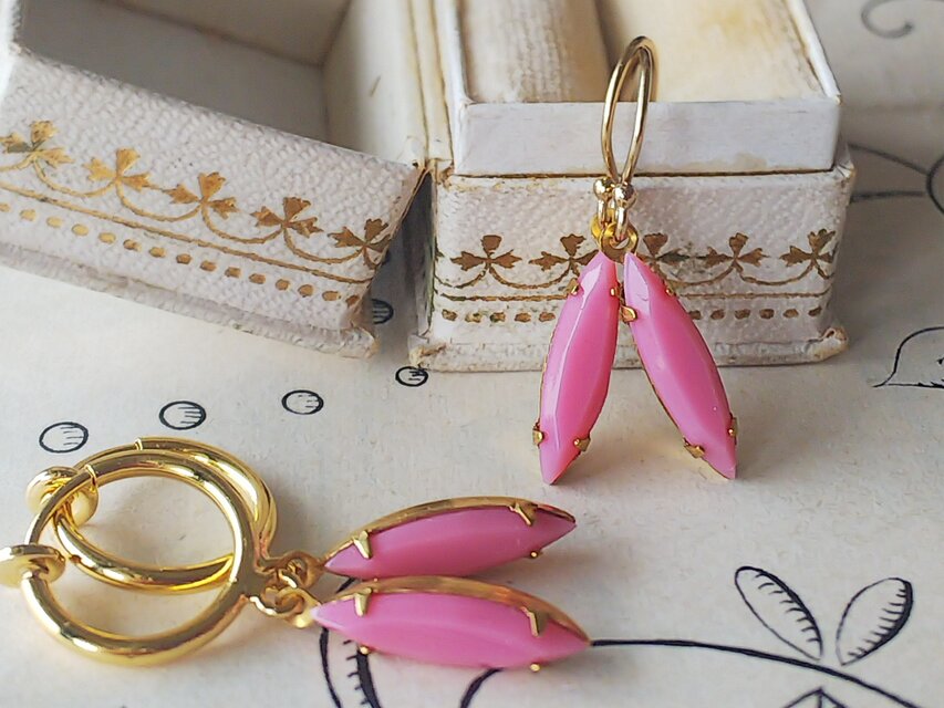 ヴィンテージ　Roseミルク　ナヴェット（15×4㎜）14Kgfピアスまたはイヤリング