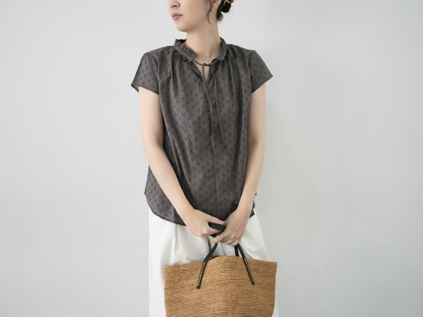 コットンレースのフリルネックブラウス半袖・グレー  No.357