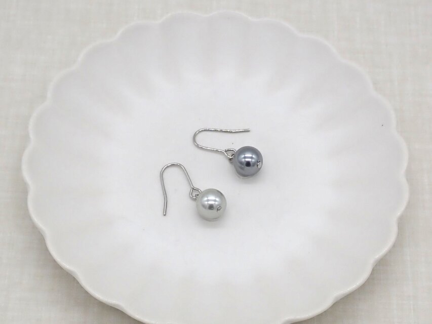 《２色から選べる》グレーパールの一粒パールピアス／イヤリング