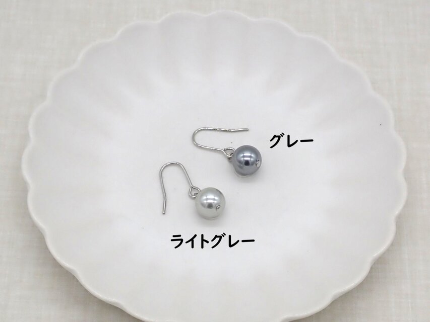 2色から選べる》グレーパールの一粒パールピアス／イヤリング | iichi