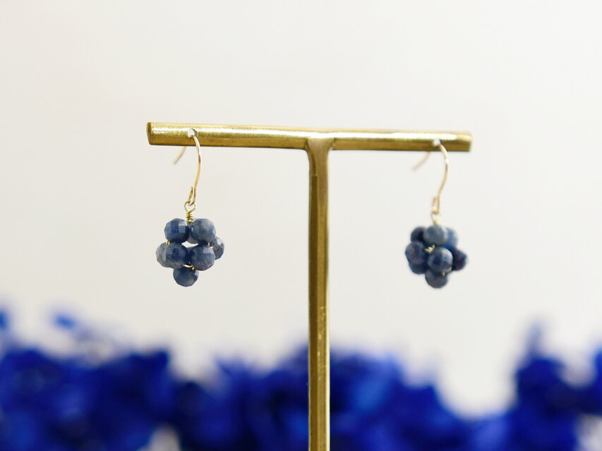 14kgf ピアス】ブルーグレー サファイア サファイヤの実 金平糖 9月