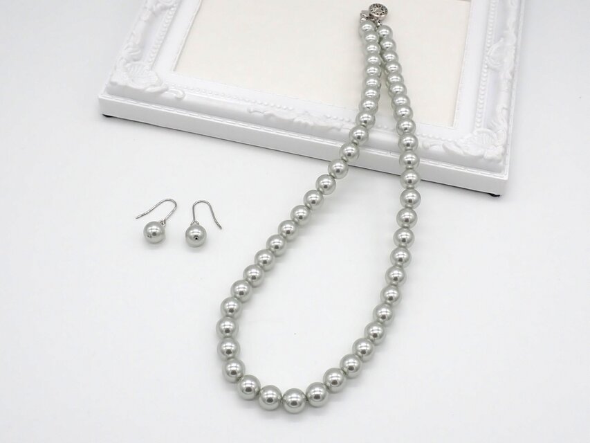 《２色から選べる》グレーパールネックレス＆ピアス／イヤリングセット