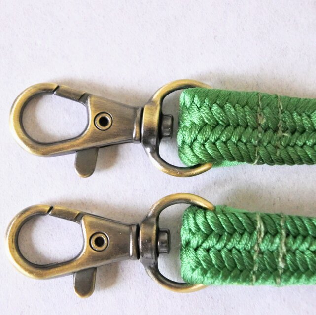 着物リメイク　帯締めで作ったスマホショルダー、スマホストラップ