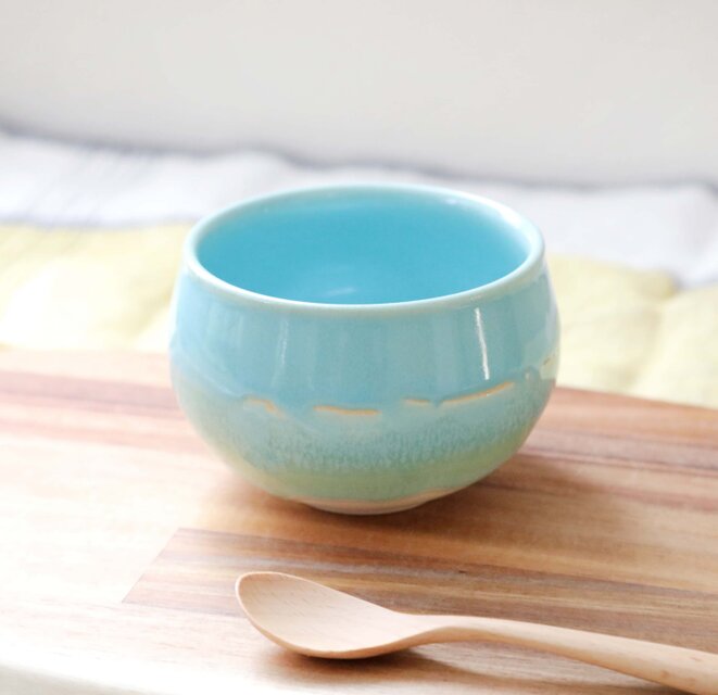 流れる模様の水色ボウル ＊ １