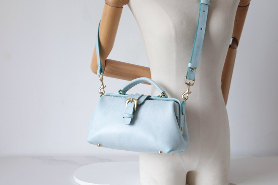 切線派】マグネット式 横型がま口バッグ 手作りのレザーショルダー