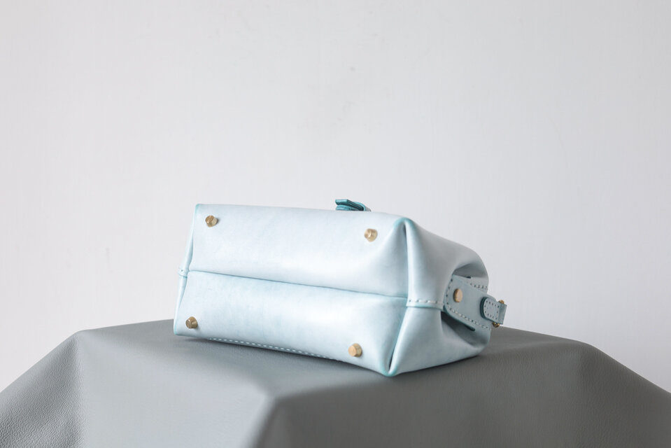 切線派】マグネット式 横型がま口バッグ 手作りのレザーショルダー