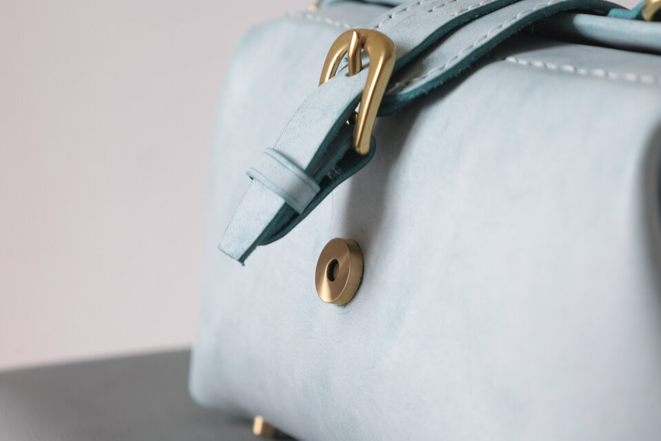 切線派】マグネット式 横型がま口バッグ 手作りのレザーショルダー