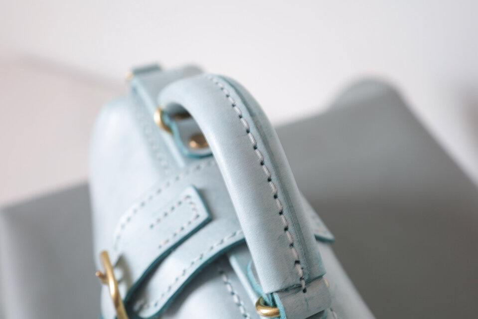 切線派】マグネット式 横型がま口バッグ 手作りのレザーショルダー