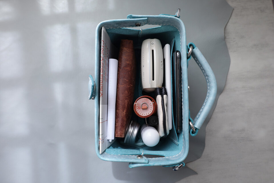 切線派】マグネット式 横型がま口バッグ 手作りのレザーショルダー