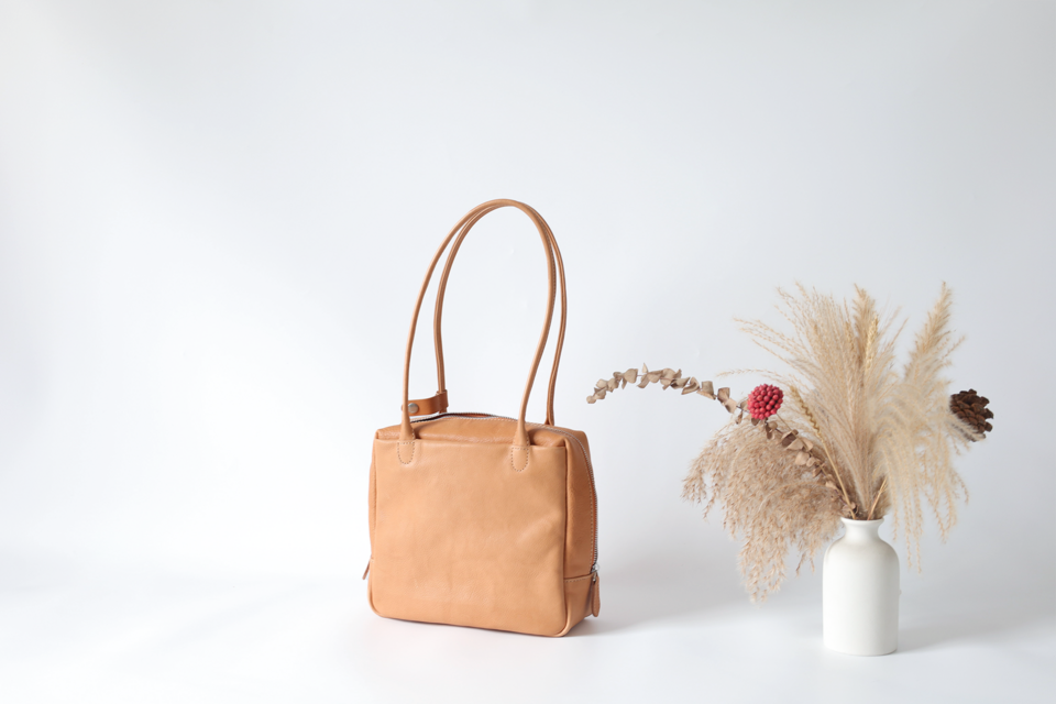 柔らかいヌメ革】大容量 トートバッグミニスクエアバッグ｜手提げ