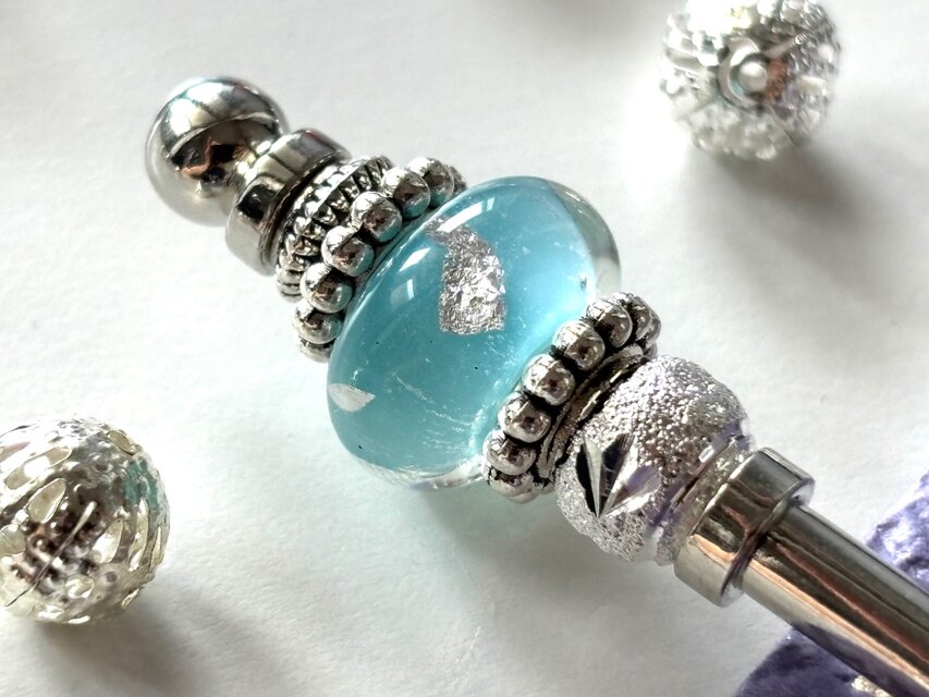 かんざし　水色と銀箔のとんぼ玉　一本挿し　一本簪　涼しげ　夏　シルバー　青　ブルー　