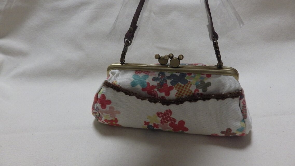 B：コロン（花手毬）