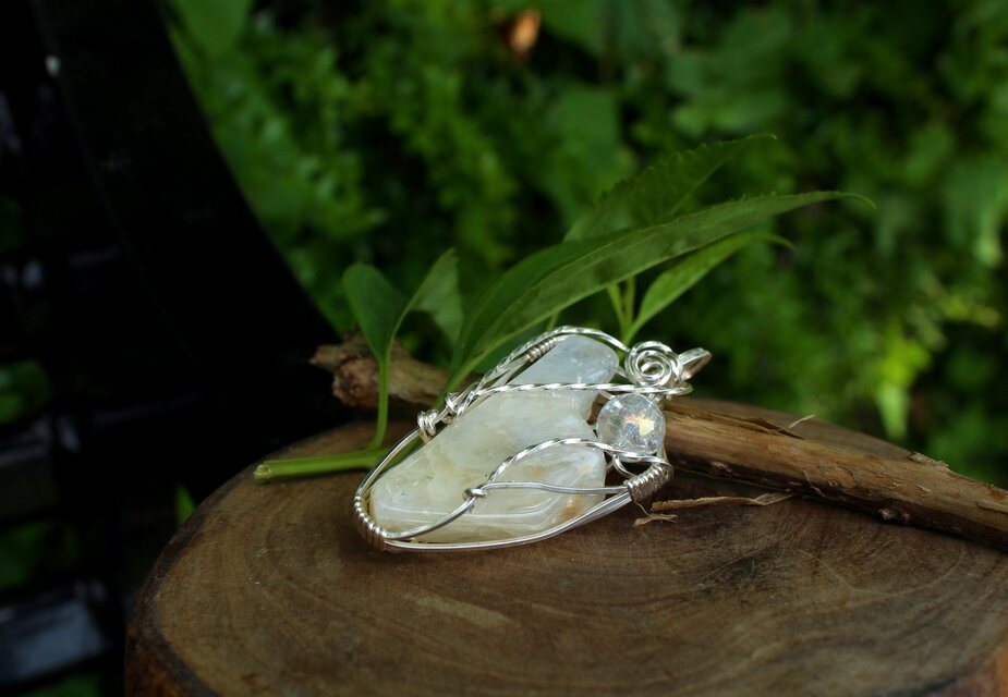 サウラライト　アゼツライト　天の光と地球の愛　覚醒、幸福、未知の喜び