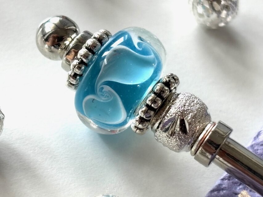 かんざし　水色のリーフ模様のとんぼ玉　一本挿し　一本簪　涼しげ　夏　青　ブルー　シルバー