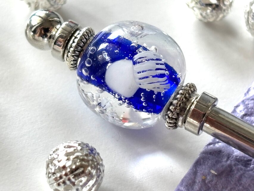 かんざし 青いクラゲのとんぼ玉 一本挿し 一本簪 涼しげ 夏 ブルー 青