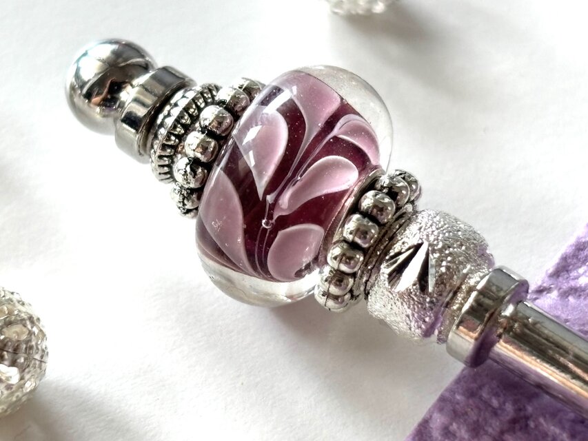 かんざし　赤紫のリーフ模様のとんぼ玉　一本挿し　一本簪　涼しげ　夏　シルバー　パープル　ピンク