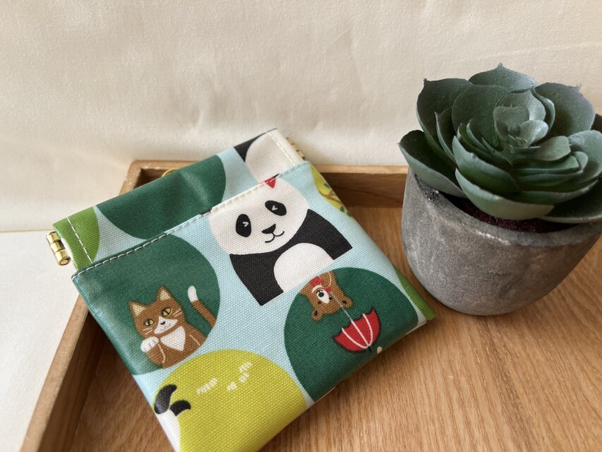 バネ口ラミネートポーチ　ちび動物とパンダ