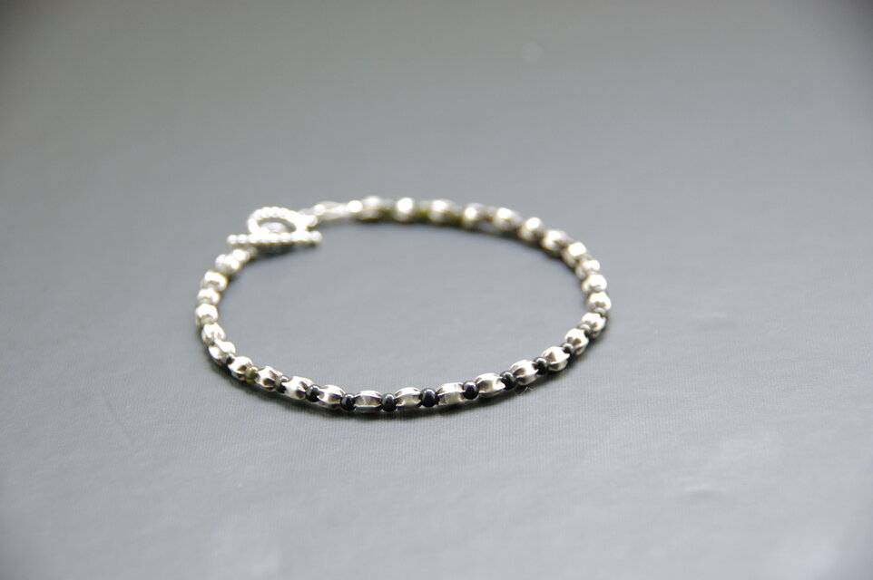 モミガラ ブレスレット