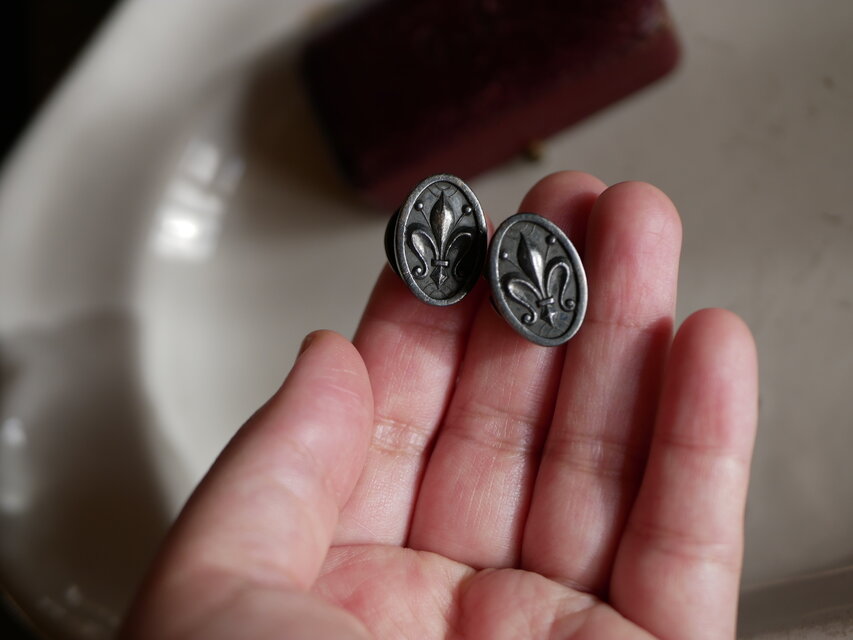 フルールドリス　カフスボタン　フランスアンティーク　アンティークファッション