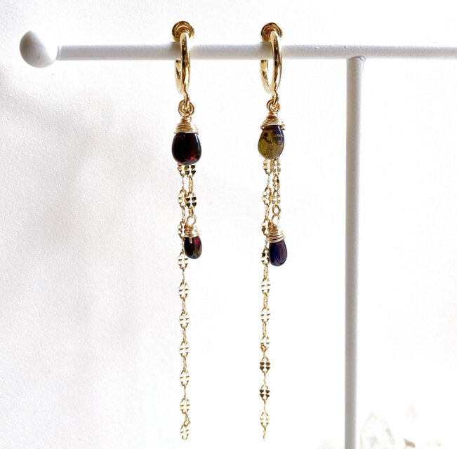 宝石質ブラックオパールのデザインチェーンイヤリング/ピアス