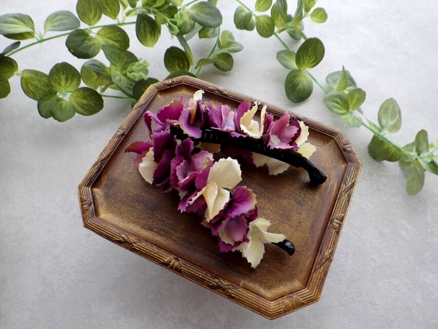 紫陽花のバナナクリップ ■  トリコカラー×ギザギザ花びら ■ モーブ×ピンク×クリーム