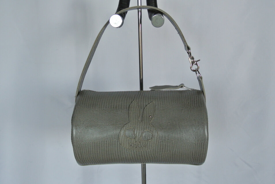 再販。うさぎスカル、丸い筒型ショルダー＆ハンドバック。