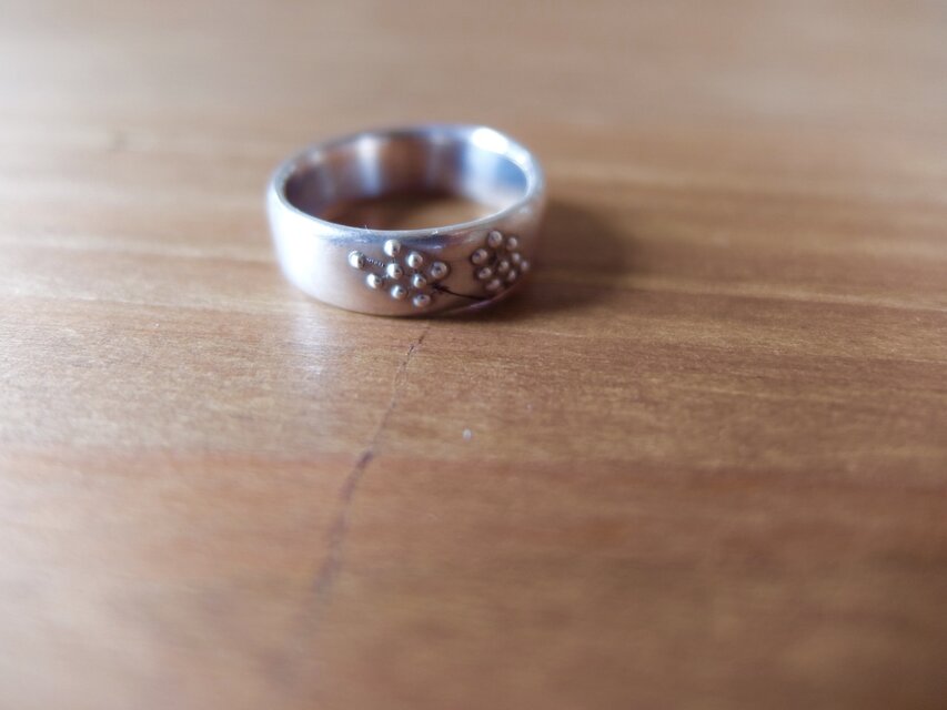 currant straight ring