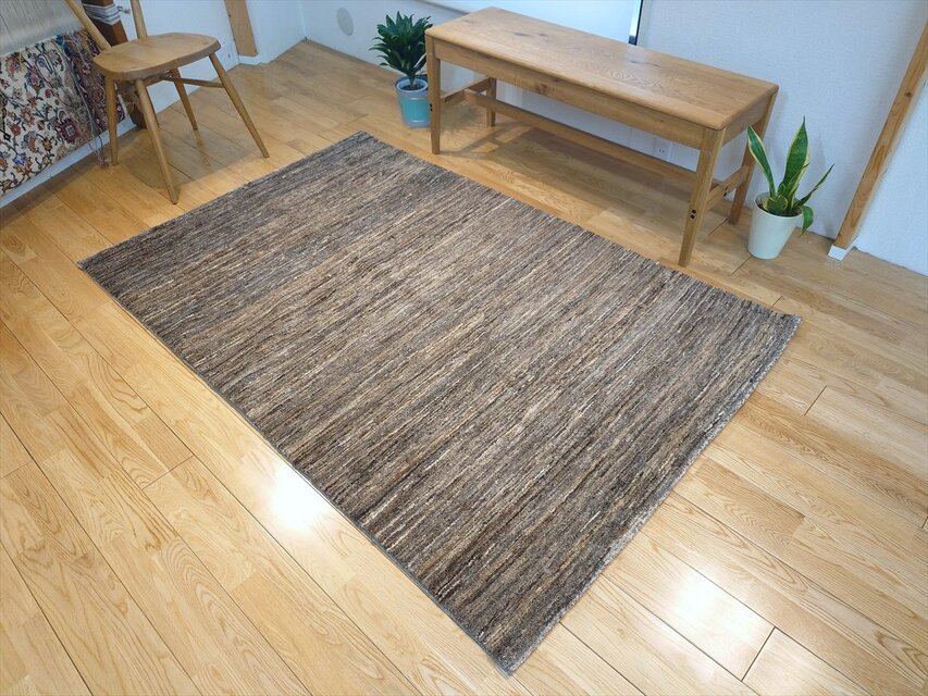 夏は涼しく冬は暖かい　オールシーズン天然無染ラグ　肌ざわり最高　ガゼニラハット　180x119cm　グレー