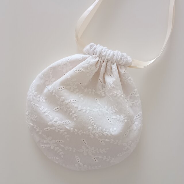 値下げSALE》 丸巾着 刺繍生地 ポーチ ハンドメイド | iichi
