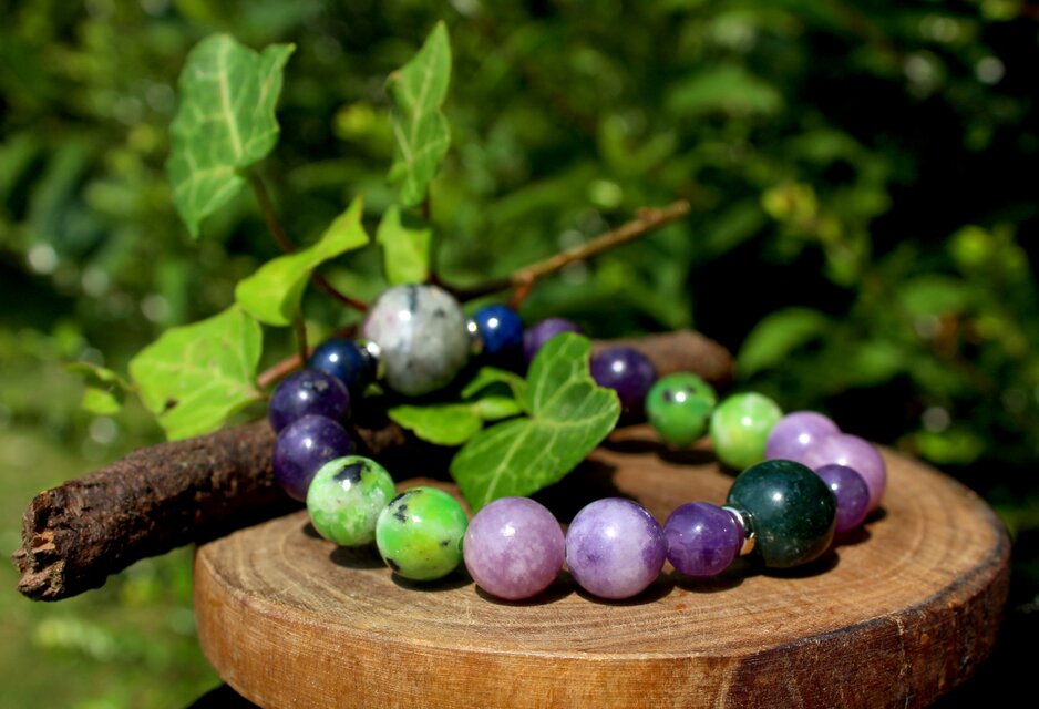 レピドライト、クリソプレーズ、モスコバイト、精神の安定、リラクゼーション、不眠、めまい