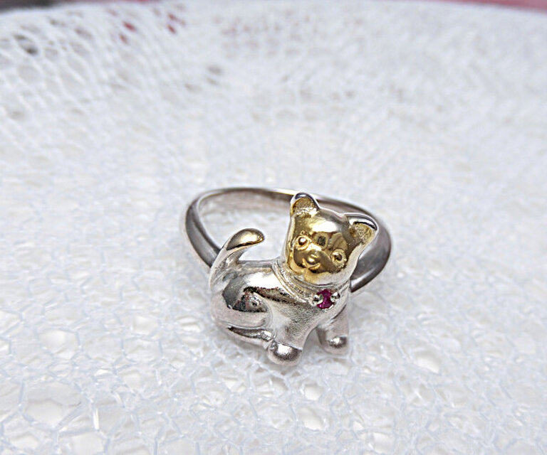 天然ルビー・子犬リング　　　　　　　　　　　　（シルバー製・純金仕上）　　　　　＊あなたの誕生石もセットできます。日本製