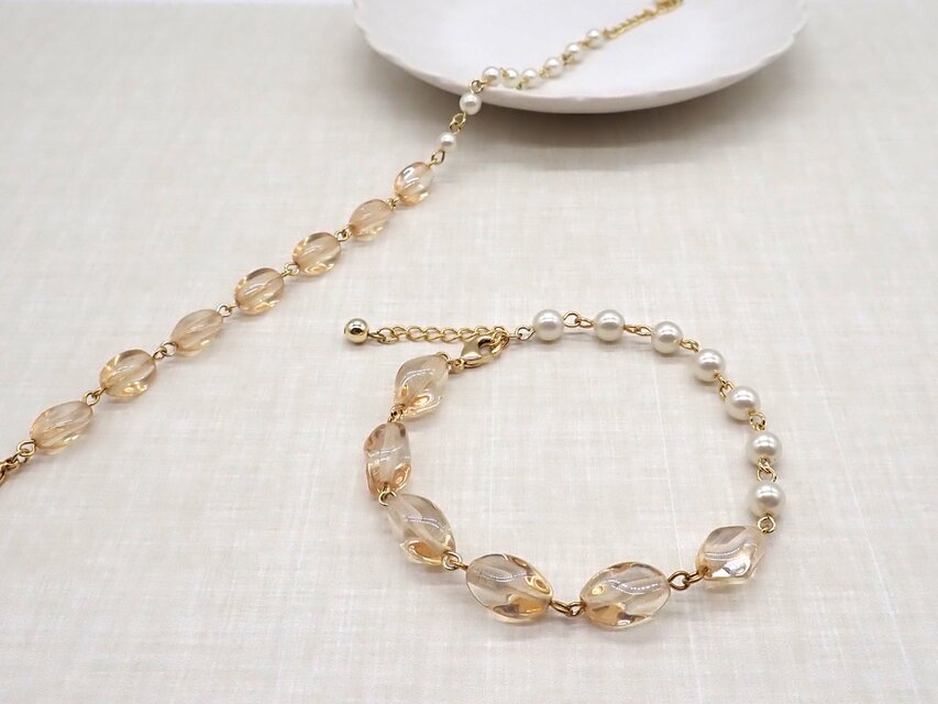 《２種類から選べる》ツイストビーズとパールのバイカラーブレスレット【シャンパンラスター】