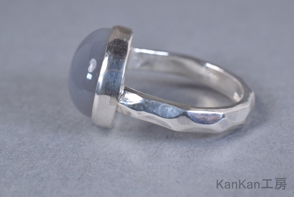 グレームーンストーンのリング | iichi 日々の暮らしを心地よくする