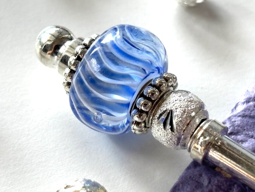 かんざし　青のストライプ模様のとんぼ玉　一本挿し　一本簪　涼しげ　夏　青　ブルー　シルバー　ガラス　トンボ玉　