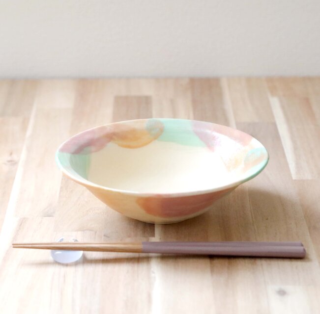 色化粧 刷毛目模様の緩やかリム鉢 春色