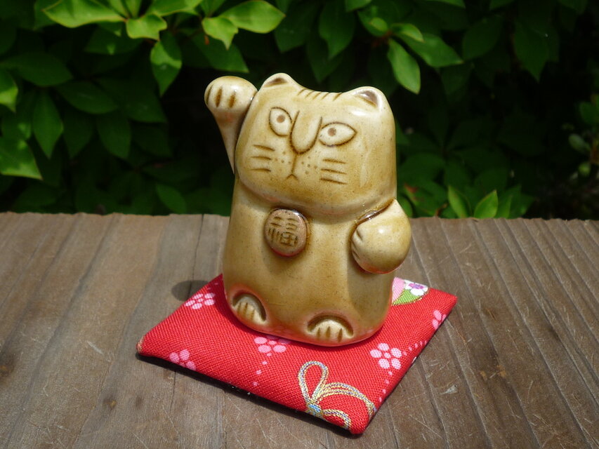 招き猫 4 | iichi 日々の暮らしを心地よくするハンドメイドや