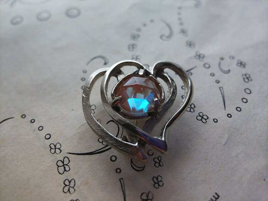 アンティーク ローズカットサフィレット／SilverトーンHeart ブローチ