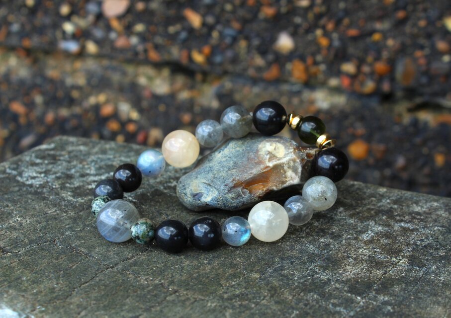 モルダバイト、チンターマニ、　トラウマを癒す　カルマの解放　啓示、予告、透視