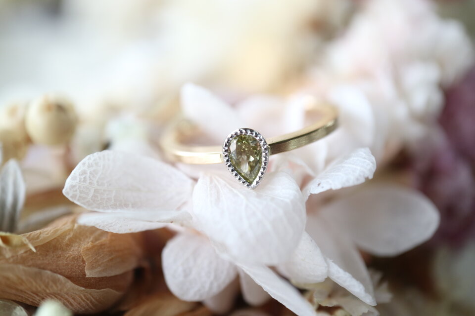 カメレオンダイヤモンド指輪