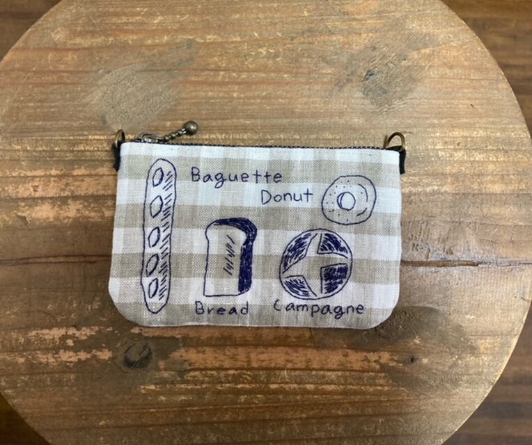 パン刺繍の小銭入れ