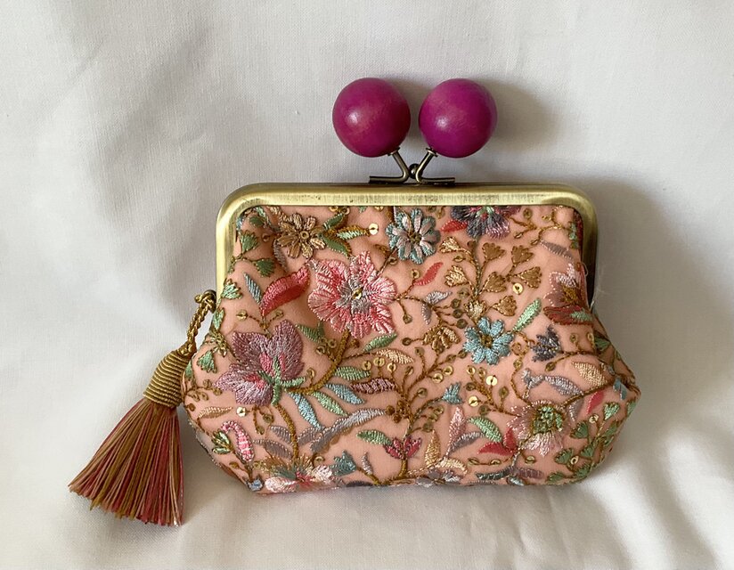 インド刺繍 木玉親子がま口ミニ財布 カラフル | iichi 日々の暮らしを