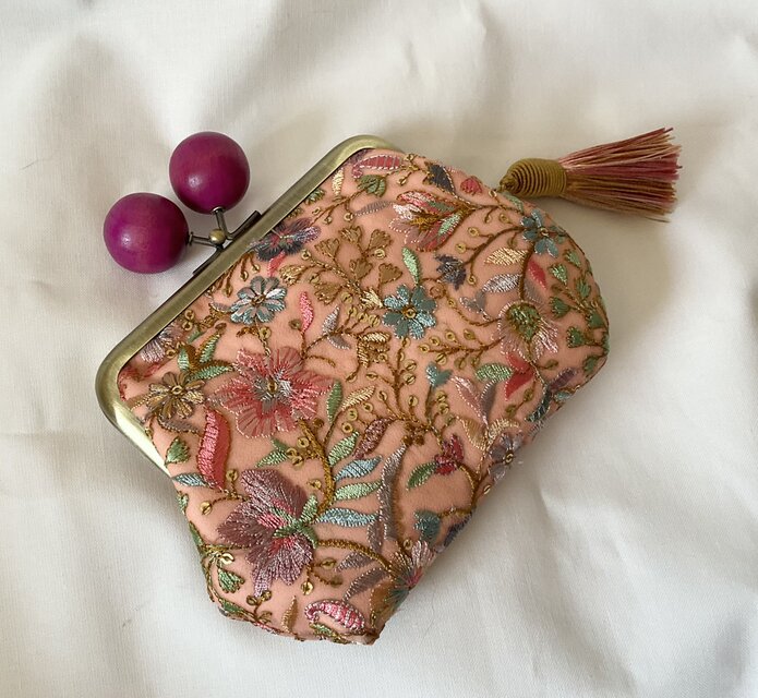 インド刺繍 木玉親子がま口ミニ財布 カラフル | iichi 日々の暮らしを