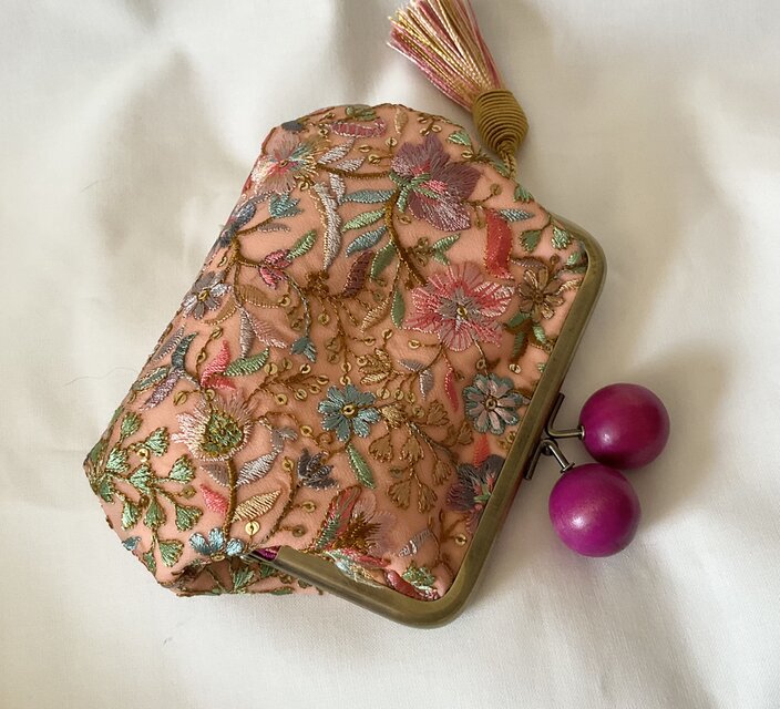インド刺繍 木玉親子がま口ミニ財布 カラフル | iichi 日々の暮らしを