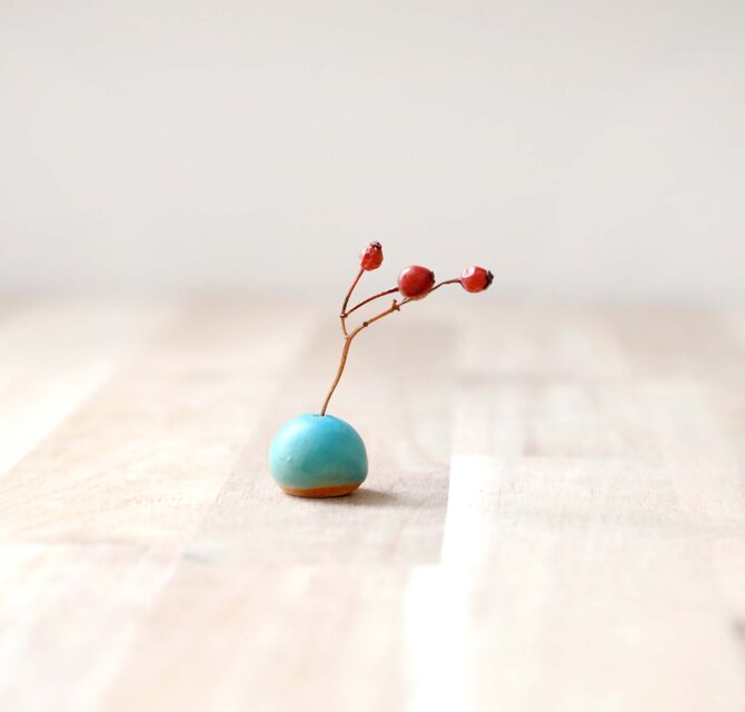 陶土の小さな花立て トルコ青マット ＊ ドライフラワー付き