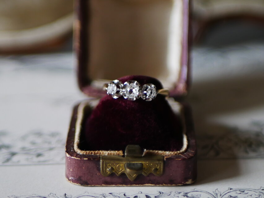 FR-59】 トリロジー 天然ダイアモンド K18 アンティークリング